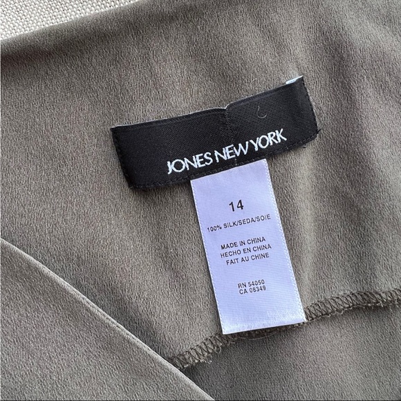 Silk Crop Top - Picture 5 of 5